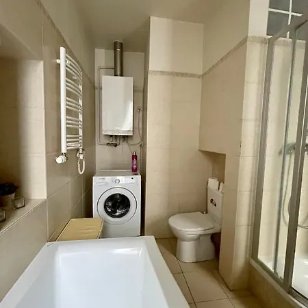 Апартаменты Spacious In The Heart Of *